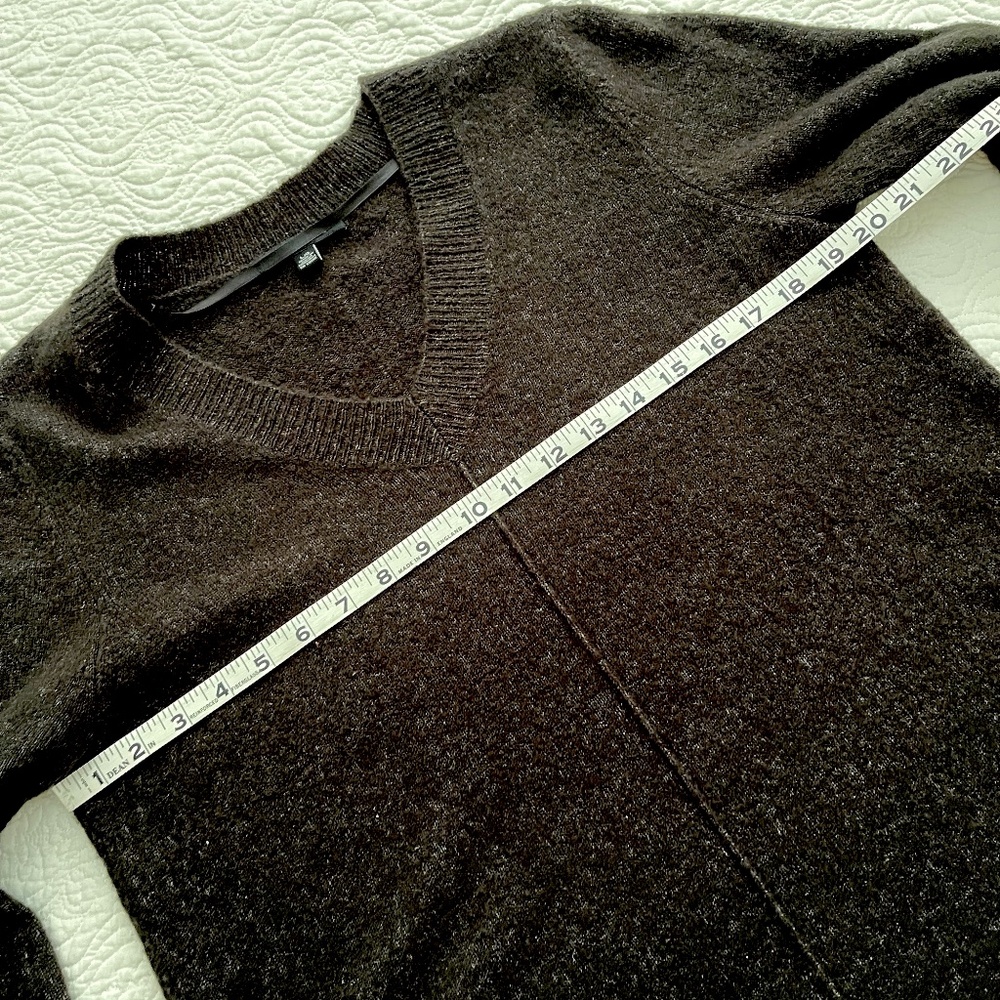 Cable and Gauge Long Length Long Sleeve Charcoal Gray V-Neck Sweater Size Large - Picture 10 of 15